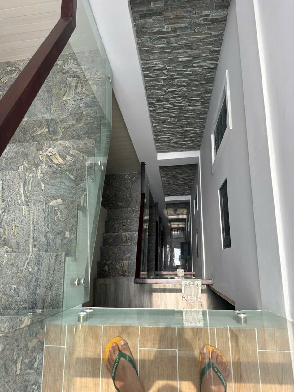 Nhà phố 5 lầu có thang máy, gara ôtô, full nội thất cao cấp khu kinh doanh mặt tiền Đinh Công Tráng